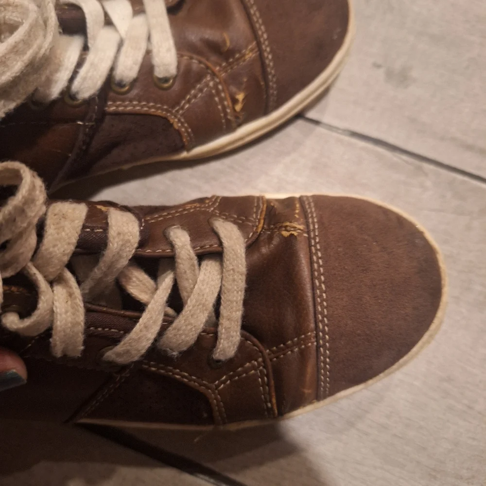 🍦 Kenneth Cole Reaction boys sport high top☃️